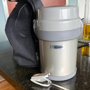 Japanese thermos bento lunch box with 3 interior containers+ carrying case.